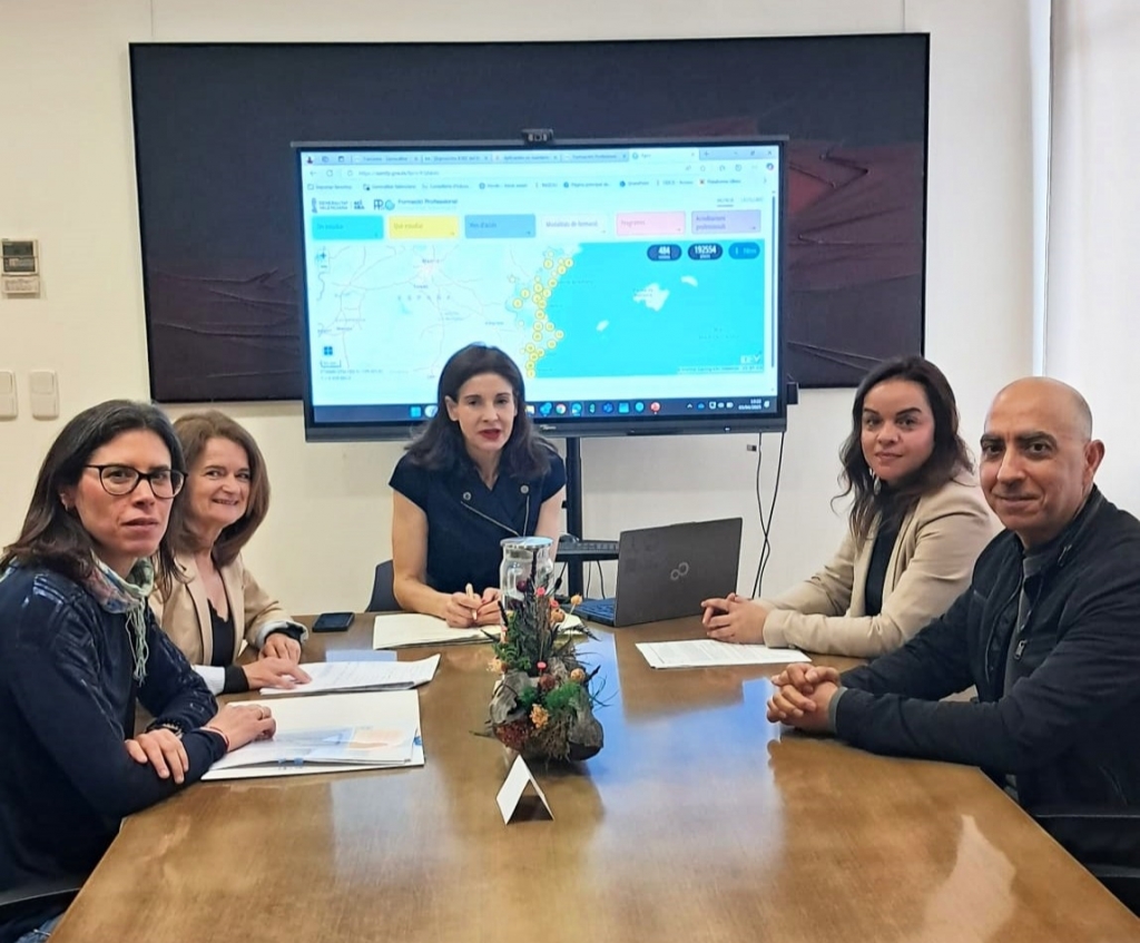 El CVCV impulsa la formación reglada de auxiliares veterinarios en una reunión con la Dirección General de Formación Profesional