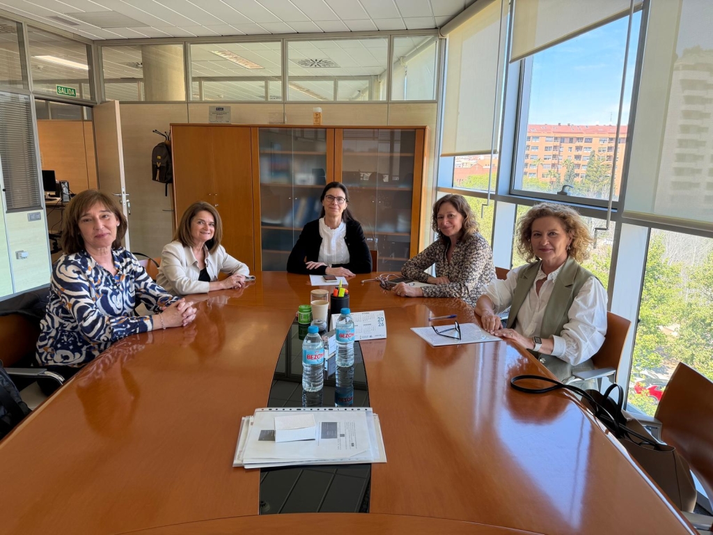 Primer contacto del CVCV con la directora general de Salud Pública, Begoña Comendador