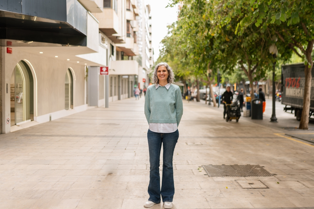 Seis voces, una profesión: Ana Mompó, veterinaria en el sector apícola