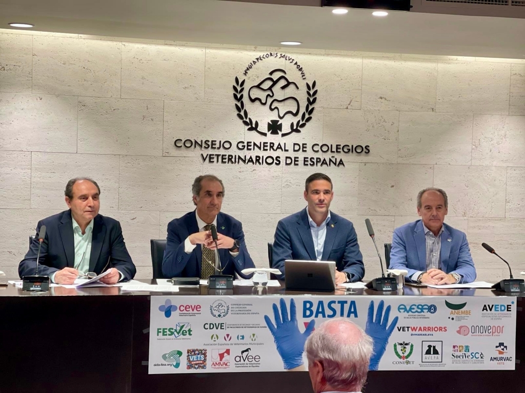 Los veterinarios se reivindican y replican al ministro Planas con un manifiesto: 
