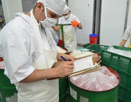 Los colegios de veterinarios, farmacéuticos, médicos y enfermeros firman una carta contra el decreto de alertas