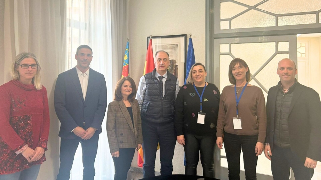 El CVCV se reúne con el Conseller de Emergencias e Interior para reforzar la participación veterinaria en la gestión de emergencias y en los festejos de 