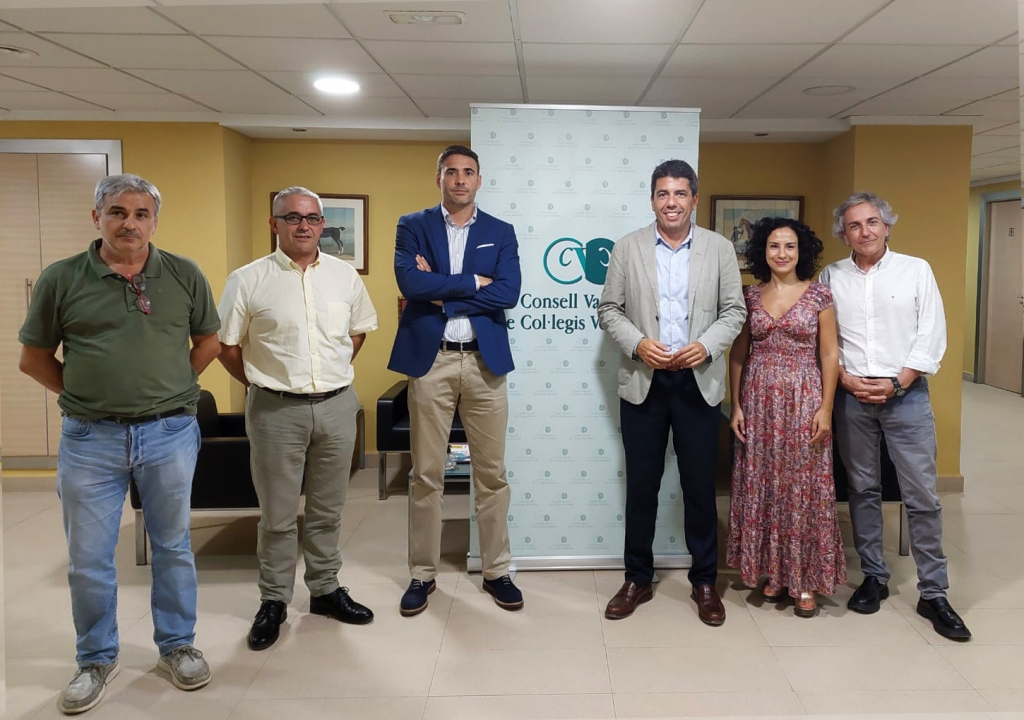 Mazón (PPCV) se reúne con el CVCV y propone crear una dirección general de bienestar animal