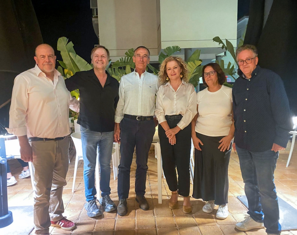 La presidenta del Colegio de Veterinarios de Alicante, Juana Molina Rivas, mantuvo un primer encuentro institucional con la patronal AEVA