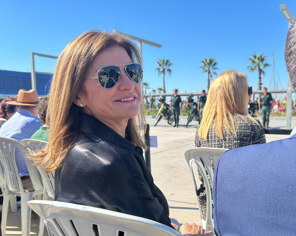 La Guardia Civil de Alicante distingue a la veterinaria Isabel Alonso Bartolomé por su profesionalidad y colaboración con el Cuerpo