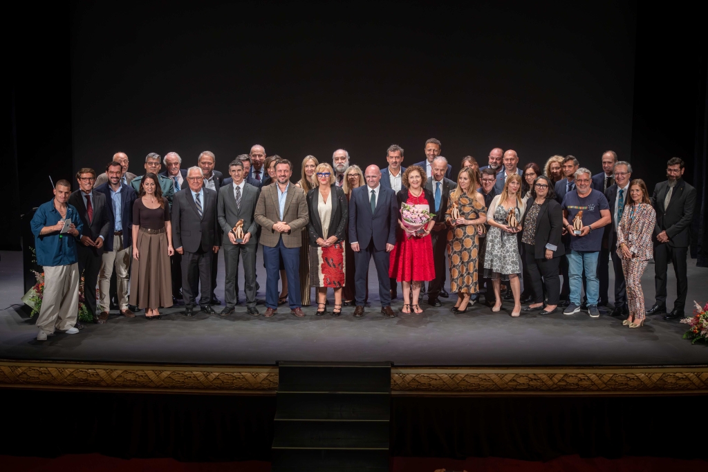 UPSANA entrega los premios de la X Gala de la Salud y el Colegio de Veterinarios de Alicante reconoce a Pedro María Mojica por su labor en control de zoonosis